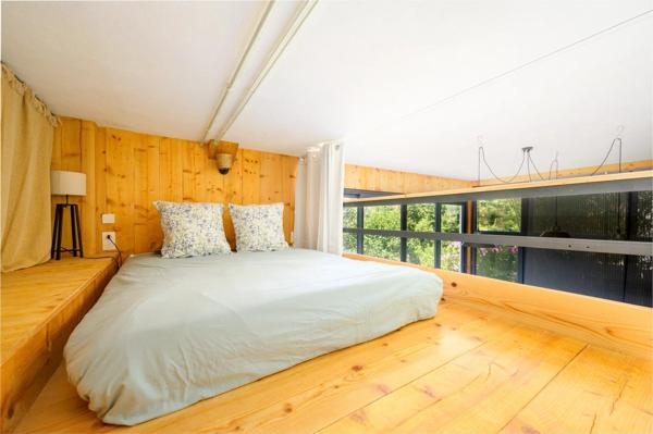 Vente                                                      Maison
                        
                     8 pièces                      200 m2                     à Vallauris