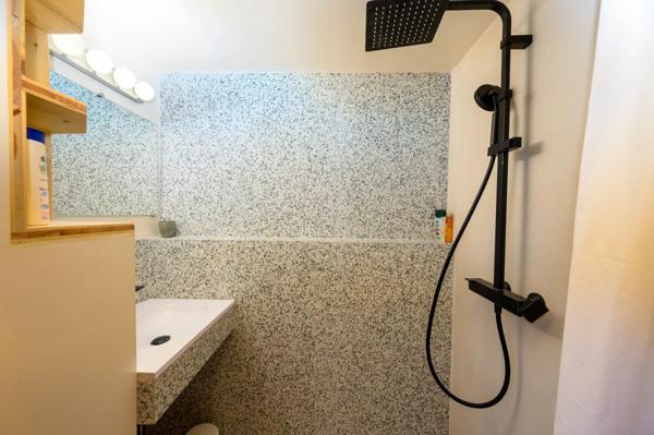 Vente                                                      Maison
                        
                     8 pièces                      200 m2                     à Vallauris