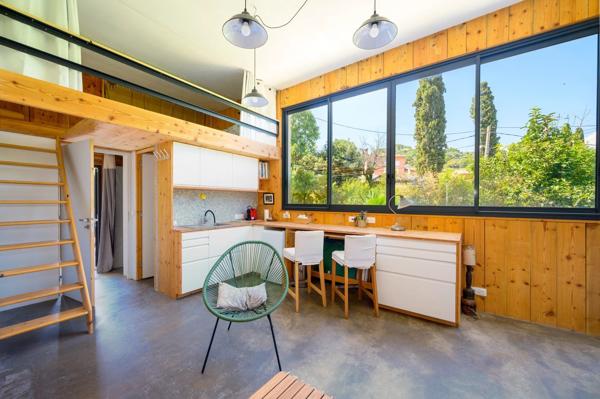 Vente                                                      Maison
                        
                     8 pièces                      200 m2                     à Vallauris