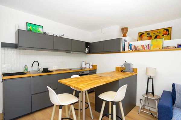 Vente                                                      Maison
                        
                     8 pièces                      200 m2                     à Vallauris