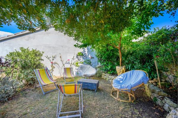 Vente                                                      Maison
                        
                     8 pièces                      200 m2                     à Vallauris