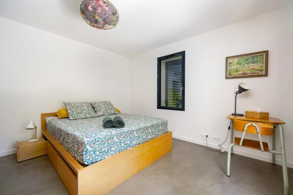 Vente                                                      Maison
                        
                     8 pièces                      200 m2                     à Vallauris