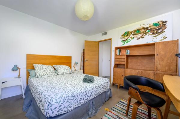 Vente                                                      Maison
                        
                     8 pièces                      200 m2                     à Vallauris