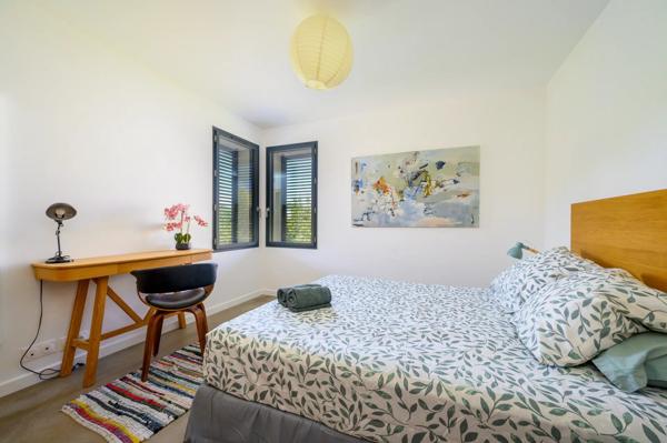 Vente                                                      Maison
                        
                     8 pièces                      200 m2                     à Vallauris