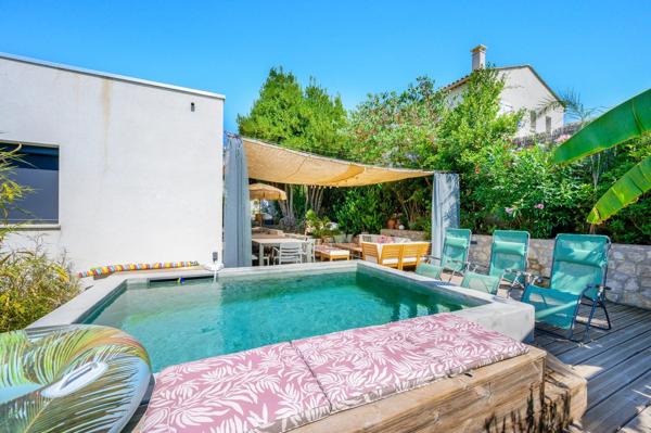 Vente                                                      Maison
                        
                     8 pièces                      200 m2                     à Vallauris