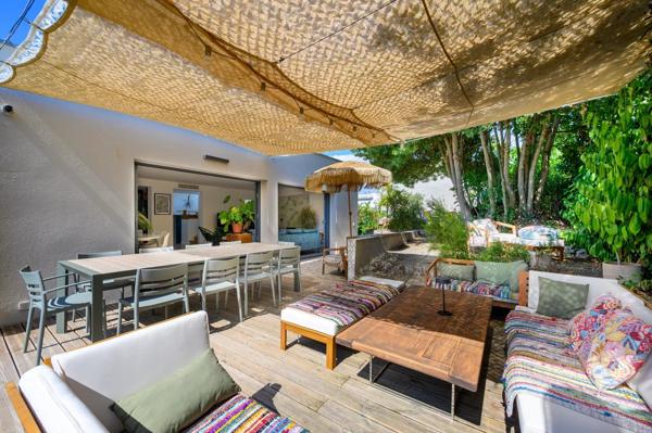 Vente                                                      Maison
                        
                     8 pièces                      200 m2                     à Vallauris