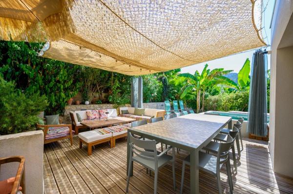 Vente                                                      Maison
                        
                     8 pièces                      200 m2                     à Vallauris
