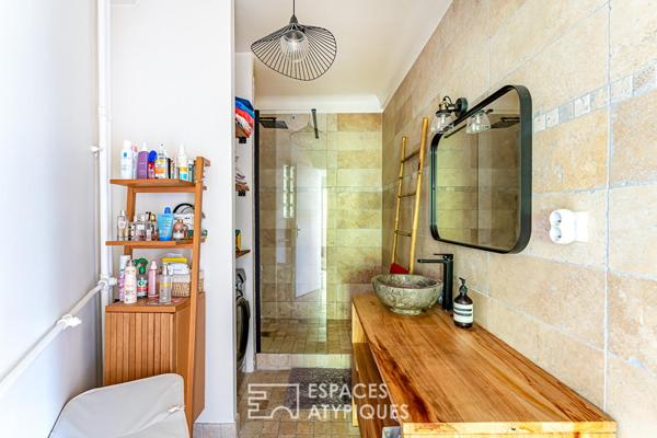 Vanves Michelet Appartement en pan coupé, triple exposition et balcon filant sur parc