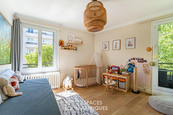 Vanves Michelet Appartement en pan coupé, triple exposition et balcon filant sur parc