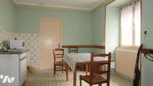 TALLUD -SAINTE-GEMME, MAISON D'HABITATION DE PLAIN PIED AVEC DEPENDANCES.