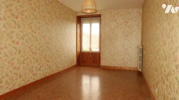 TALLUD -SAINTE-GEMME, MAISON D'HABITATION DE PLAIN PIED AVEC DEPENDANCES.