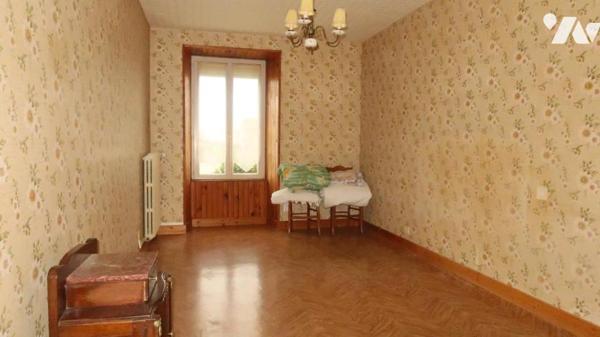 TALLUD -SAINTE-GEMME, MAISON D'HABITATION DE PLAIN PIED AVEC DEPENDANCES.