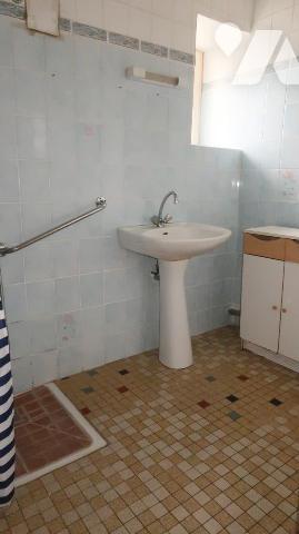 TALLUD -SAINTE-GEMME, MAISON D'HABITATION DE PLAIN PIED AVEC DEPENDANCES.