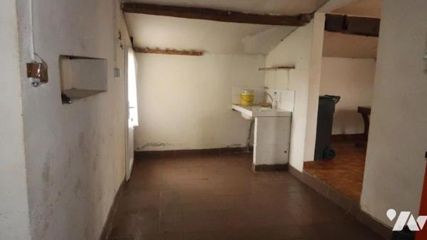 TALLUD -SAINTE-GEMME, MAISON D'HABITATION DE PLAIN PIED AVEC DEPENDANCES.