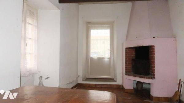 TALLUD -SAINTE-GEMME, MAISON D'HABITATION DE PLAIN PIED AVEC DEPENDANCES.