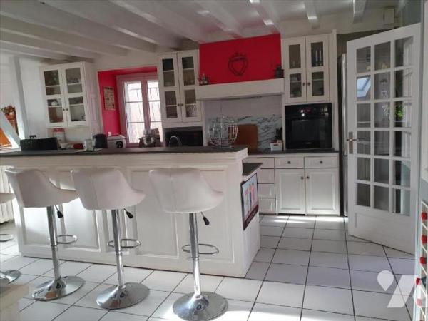 Située au C?ur du Village de Saint Martin D'Ablois, Maison ancienne lumineuse, entièrement réno...