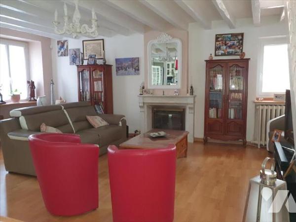 Située au C?ur du Village de Saint Martin D'Ablois, Maison ancienne lumineuse, entièrement réno...