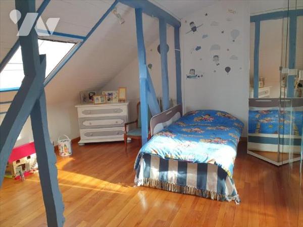 Située au C?ur du Village de Saint Martin D'Ablois, Maison ancienne lumineuse, entièrement réno...