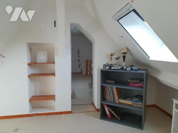 Située au C?ur du Village de Saint Martin D'Ablois, Maison ancienne lumineuse, entièrement réno...