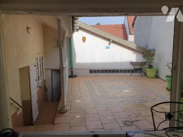 Située au C?ur du Village de Saint Martin D'Ablois, Maison ancienne lumineuse, entièrement réno...