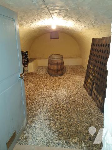 Située au C?ur du Village de Saint Martin D'Ablois, Maison ancienne lumineuse, entièrement réno...