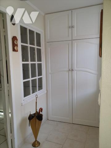 Située au C?ur du Village de Saint Martin D'Ablois, Maison ancienne lumineuse, entièrement réno...