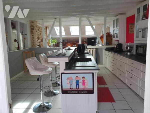 Située au C?ur du Village de Saint Martin D'Ablois, Maison ancienne lumineuse, entièrement réno...