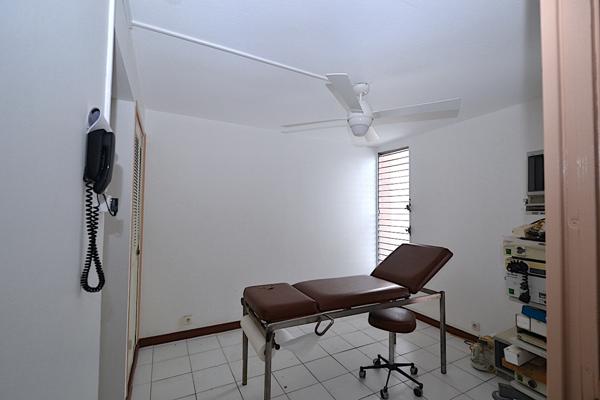 Pointe-à-Pitre (97110) Appartement T4 divisé en 3 unités professions libérales.