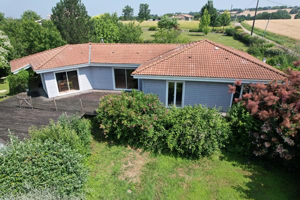 A vendre Maison a NÉrac 5 pièce(s) 145m² 4 chambres avec jardin 2700m²