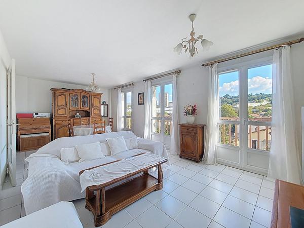 T4 rénové - 71,93 m² - Résidence Parc des Roses - Marseille 13013