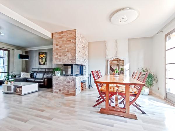 Saint-Cyr-sous-Dourdan (91410) Belle maison familiale de 6 pièces sur vaste terrain de 1 416 m2 proche de toutes commodités