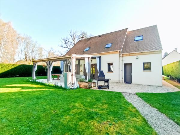 Saint-Cyr-sous-Dourdan (91410) Belle maison familiale de 6 pièces sur vaste terrain de 1 416 m2 proche de toutes commodités