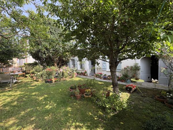 Cadours (31480) Exclusivité : Charmante maison de village de 215m2, T5 avec garage et jardin