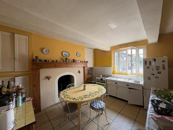 Cadours (31480) Exclusivité : Charmante maison de village de 215m2, T5 avec garage et jardin