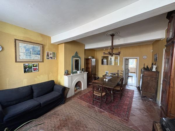 Cadours (31480) Exclusivité : Charmante maison de village de 215m2, T5 avec garage et jardin