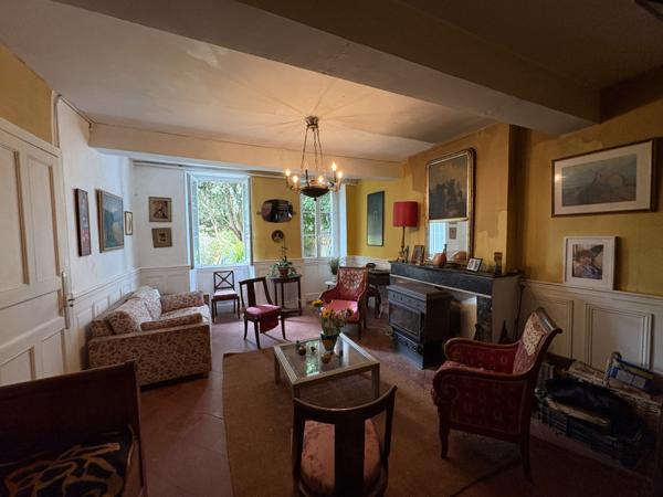 Cadours (31480) Exclusivité : Charmante maison de village de 215m2, T5 avec garage et jardin