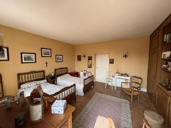 Cadours (31480) Exclusivité : Charmante maison de village de 215m2, T5 avec garage et jardin