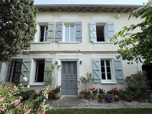 Cadours (31480) Exclusivité : Charmante maison de village de 215m2, T5 avec garage et jardin