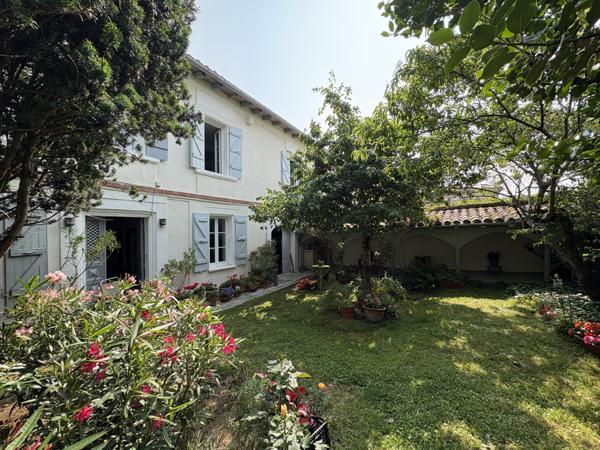 Cadours (31480) Exclusivité : Charmante maison de village de 215m2, T5 avec garage et jardin