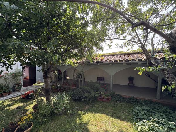 Cadours (31480) Exclusivité : Charmante maison de village de 215m2, T5 avec garage et jardin