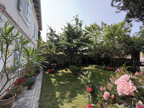 Cadours (31480) Exclusivité : Charmante maison de village de 215m2, T5 avec garage et jardin