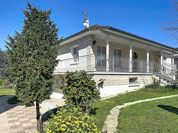 MAISON FAMILIALE D'EXCEPTION : VOLUMES , LUMINOSITÉ , POTENTIEL ÉVOLUTIF  A BUXEROLLES