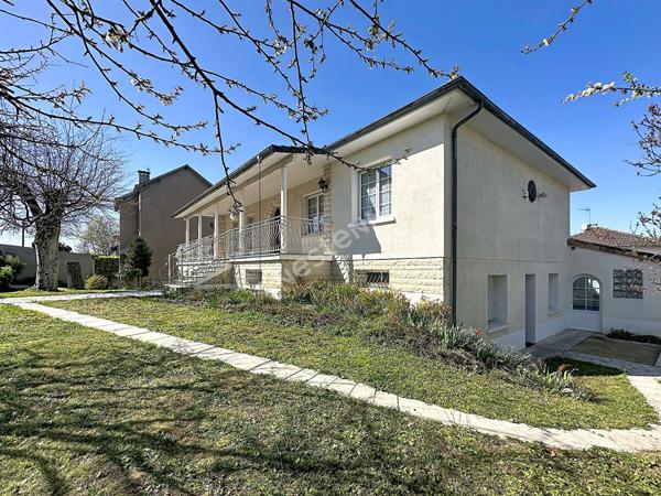 MAISON FAMILIALE D'EXCEPTION : VOLUMES , LUMINOSITÉ , POTENTIEL ÉVOLUTIF  A BUXEROLLES