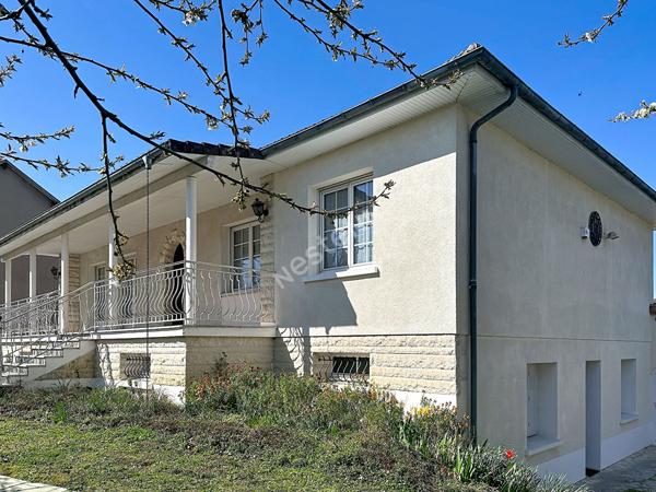 MAISON FAMILIALE D'EXCEPTION : VOLUMES , LUMINOSITÉ , POTENTIEL ÉVOLUTIF  A BUXEROLLES