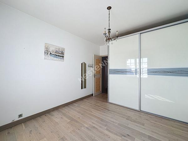 MAISON FAMILIALE D'EXCEPTION : VOLUMES , LUMINOSITÉ , POTENTIEL ÉVOLUTIF  A BUXEROLLES