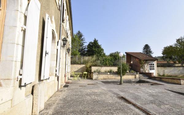 Maison à vendre    5 pièces •  Donzy