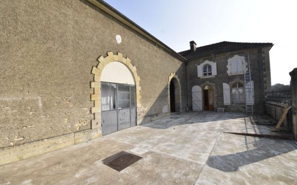 Maison à vendre    5 pièces •  Donzy