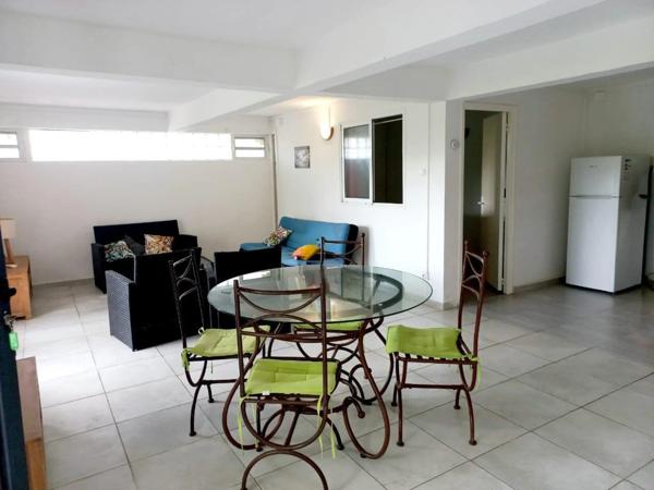 Villa double, Un T4 et Un T3 à vendre LE GOSIER (971), T4 vue mer, 2 entrées distinctes