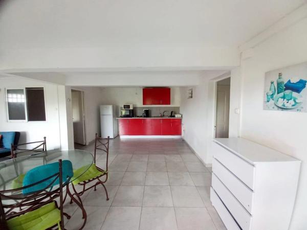 Villa double, Un T4 et Un T3 à vendre LE GOSIER (971), T4 vue mer, 2 entrées distinctes