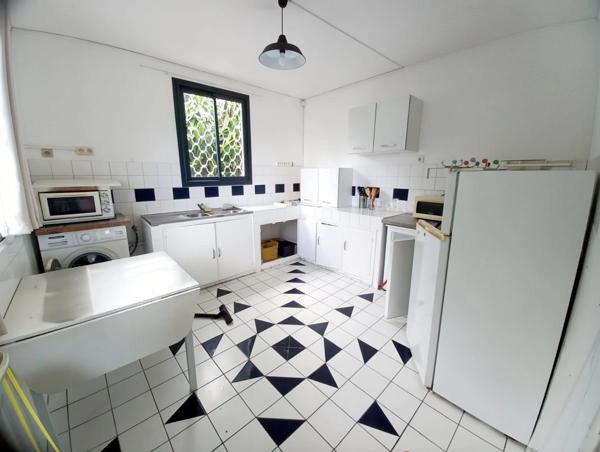 Villa double, Un T4 et Un T3 à vendre LE GOSIER (971), T4 vue mer, 2 entrées distinctes